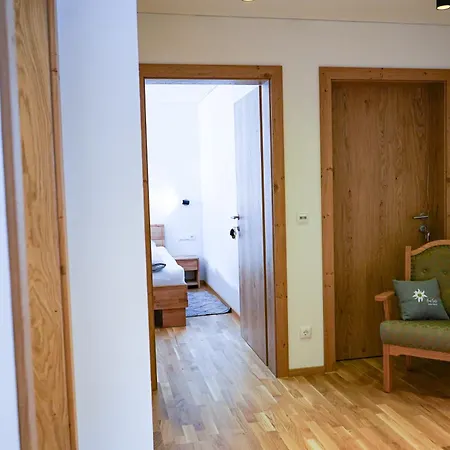 Haus Gosta Apartment *